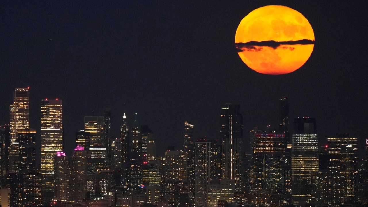 Blue supermoon, Saturn to steal the show Wednesday night - Vimarsana News