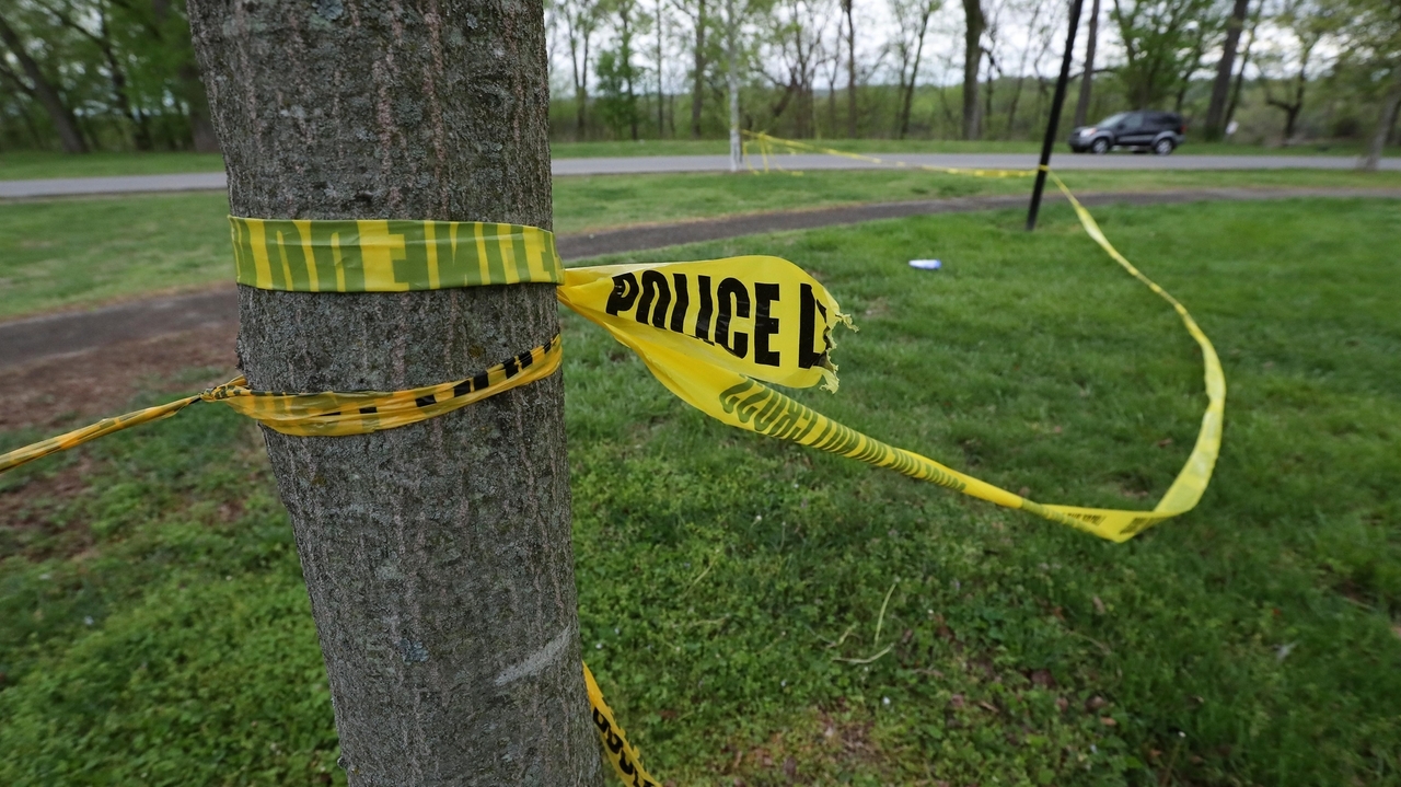 Louisville shooter fires into park crowd; 2 dead, 4 wounded - Newsday