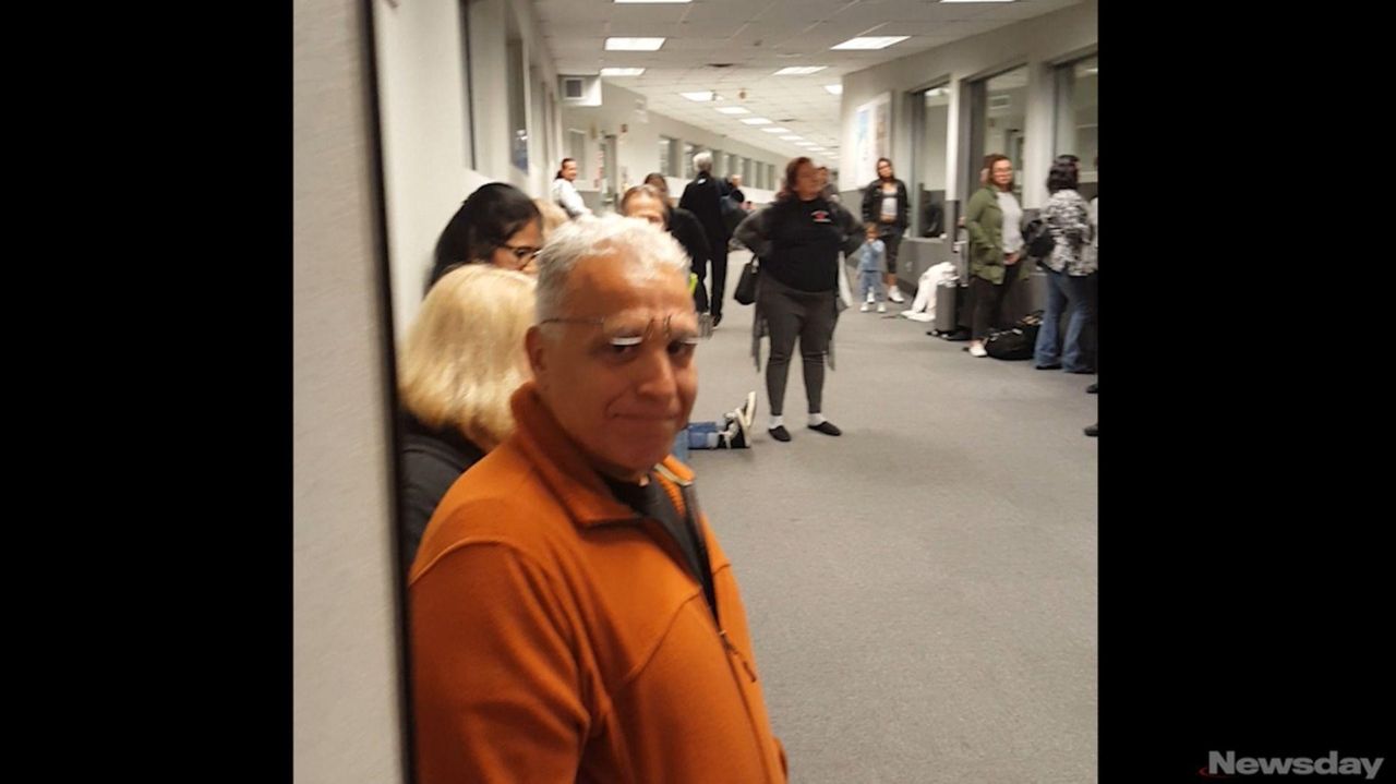 Passengers wait 12 hours at MacArthur for delayed Frontier flight Newsday