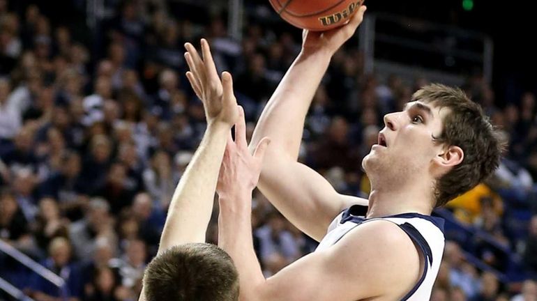 Butler's Andrew Smith shoots over Bucknell's Brian Fitzpatrick in the...