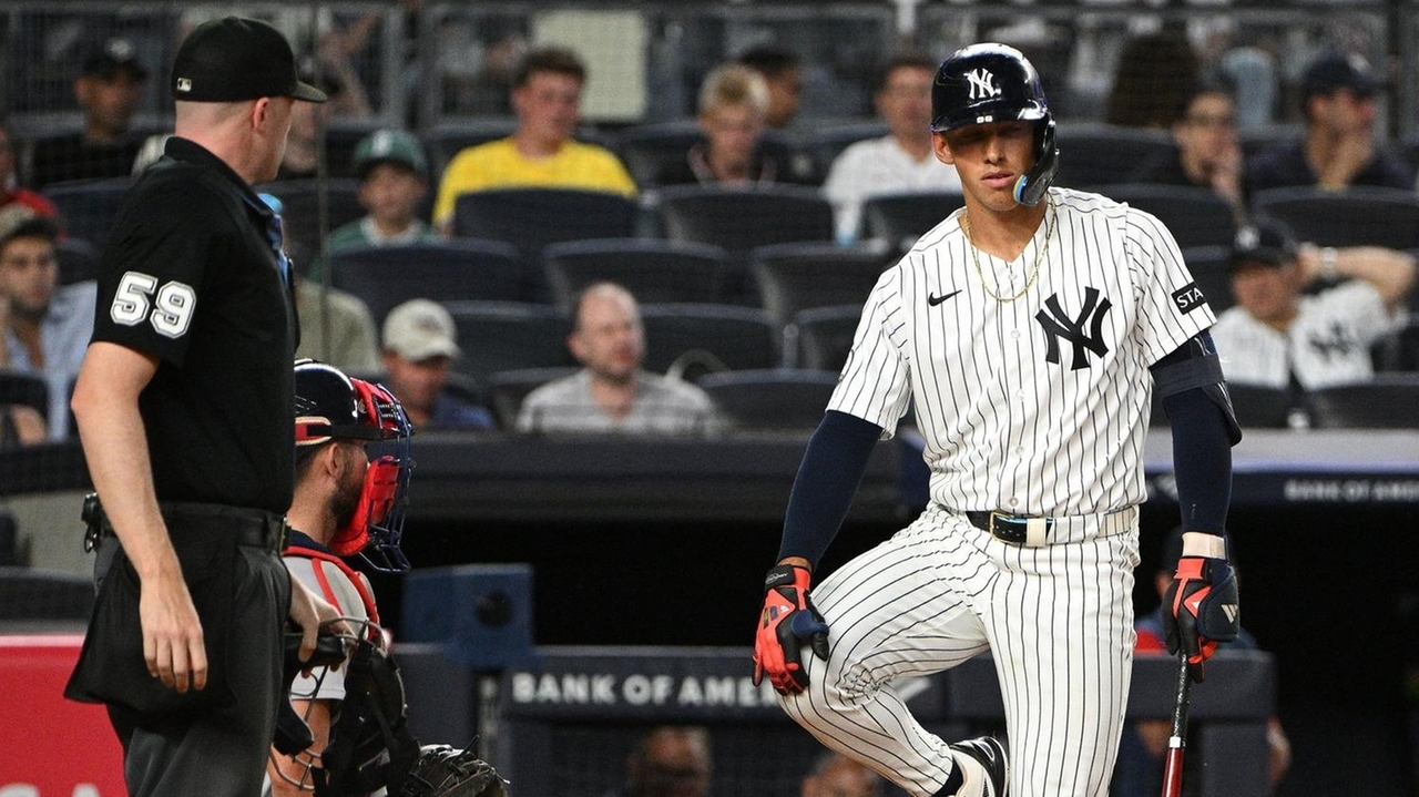 Yankees' George Lombard Jr. exits in 4th inning with right knee discomfort