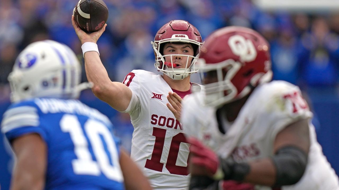 True Freshman Jackson Arnold Takes Over At QB For Oklahoma In Alamo ...