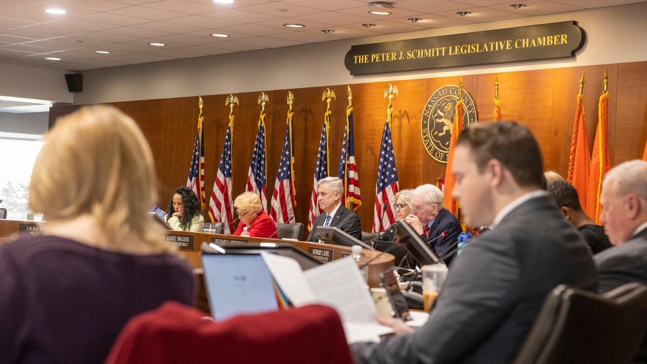 Nassau Democrats sue to overturn county legislature map - Vimarsana News