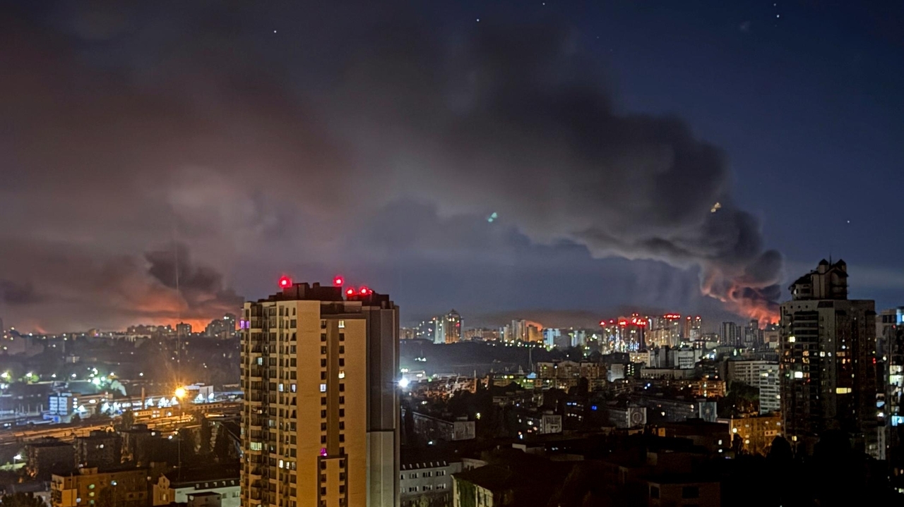 Russia launches largest missile and drone barrage on Kyiv since war in ...