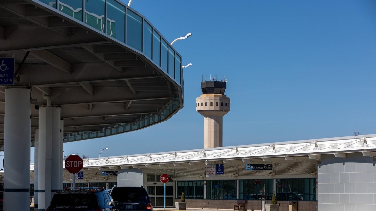 Developers vie for Long Island MacArthur Airport expansion - Newsday