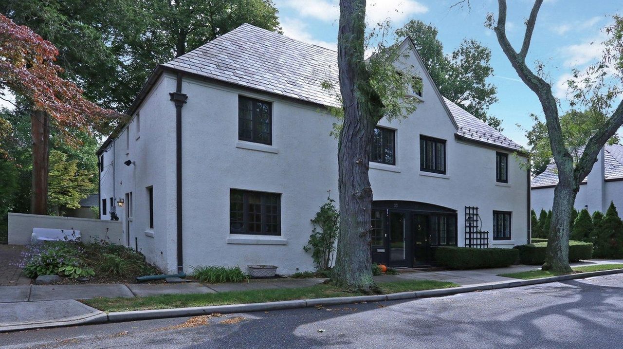 Garden City town house with ties to Doubleday lists for 1.099M Newsday