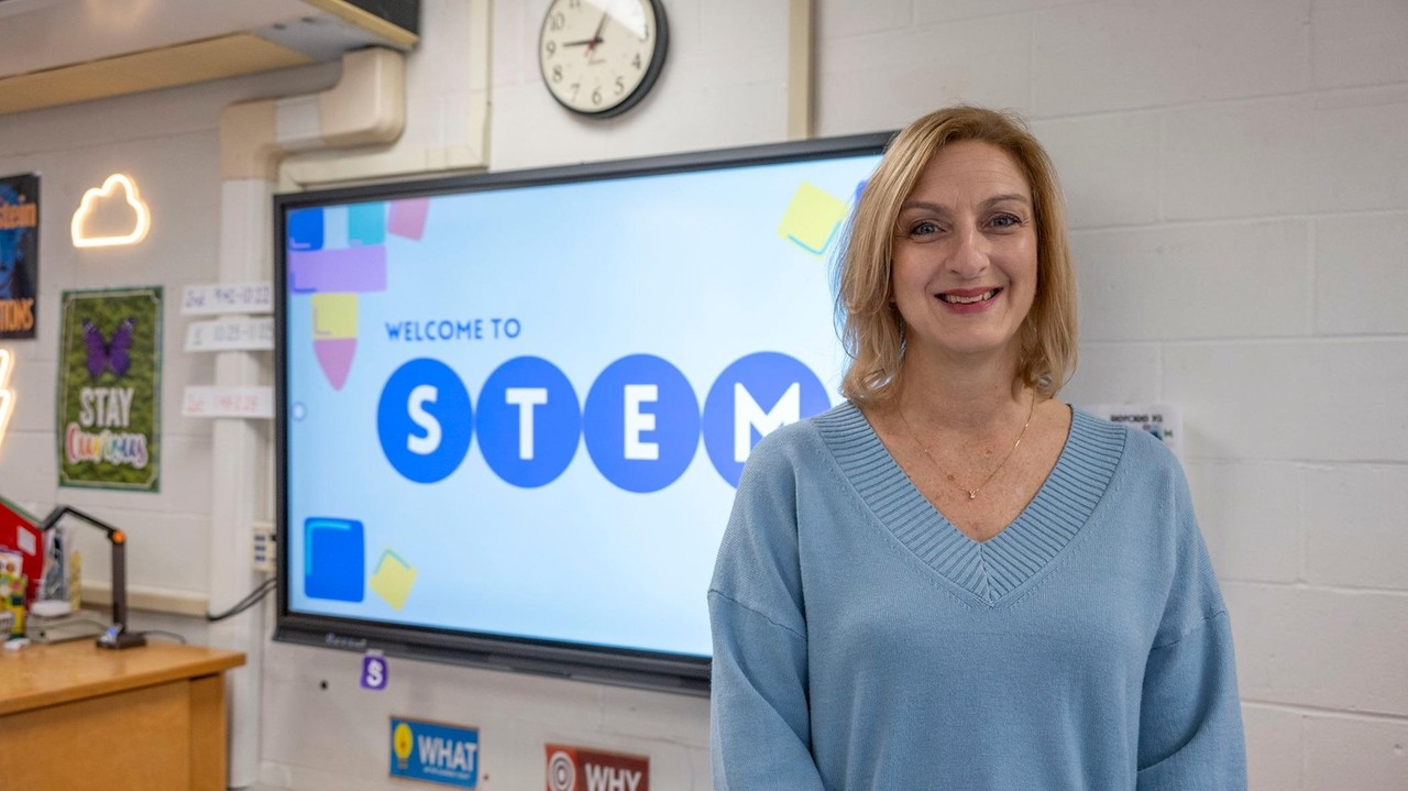 Theodore Roosevelt teacher uses motorized bees to teach hands-on tech ...