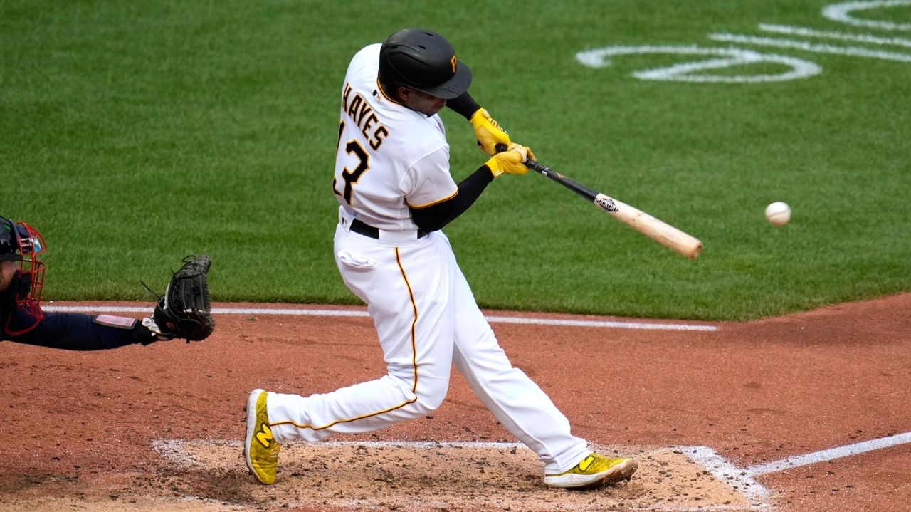 Pirates' Oneil Cruz out for 4 Months After Surgery on Fractured