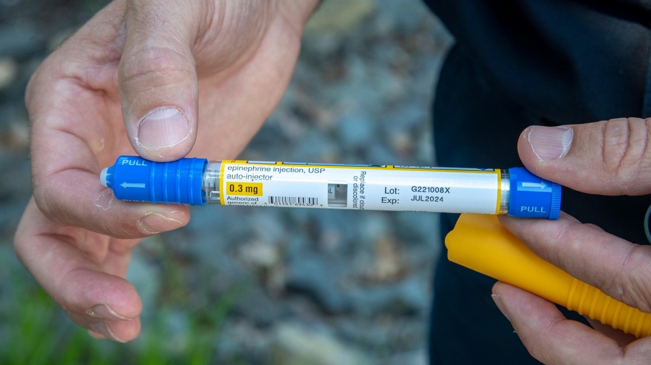 EpiPen bill becomes law in Suffolk, but can't be implemented yet - Vimarsana News