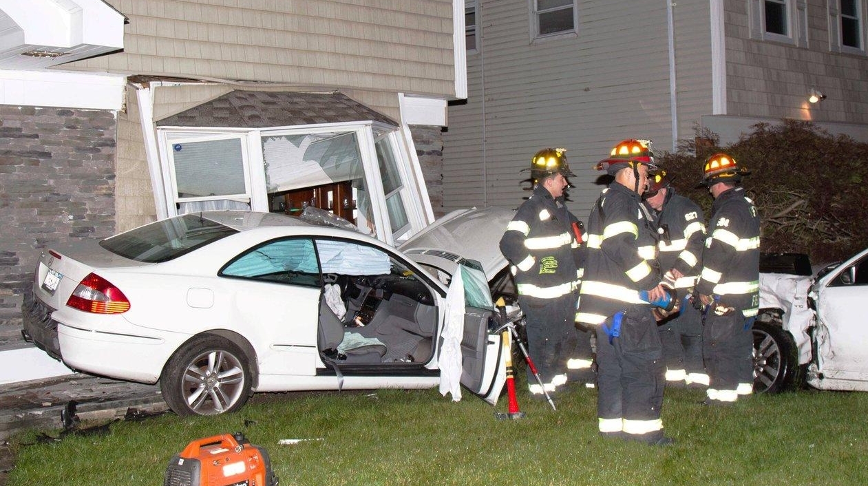 Drunken driver slams car into house in Valley Stream, police say - Newsday