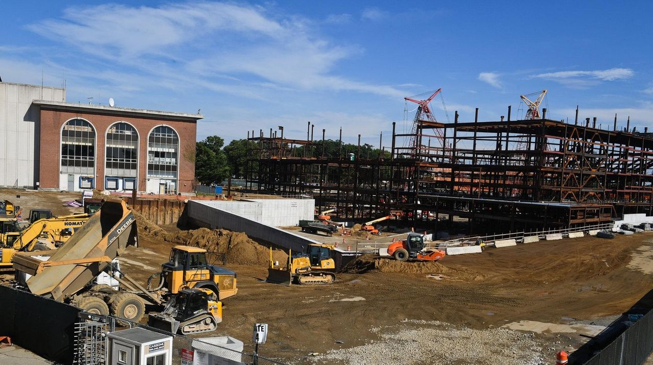 As Belmont opens, Islanders' new arena pounds along Newsday