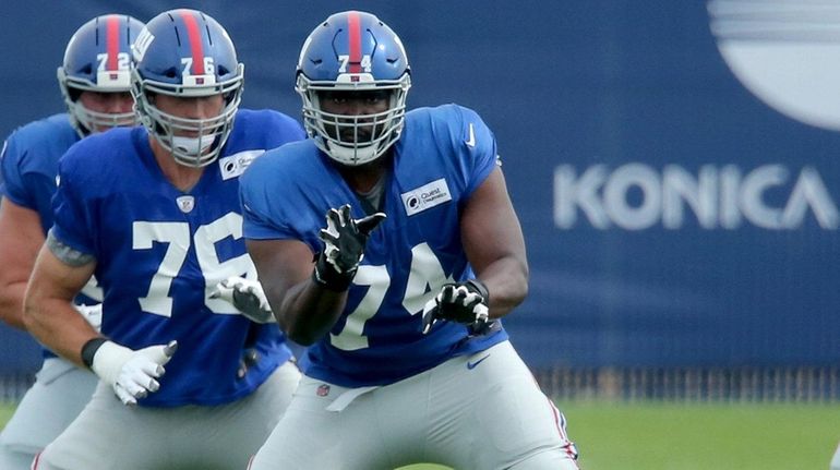 Giants' offensive line overmatched during rough practice