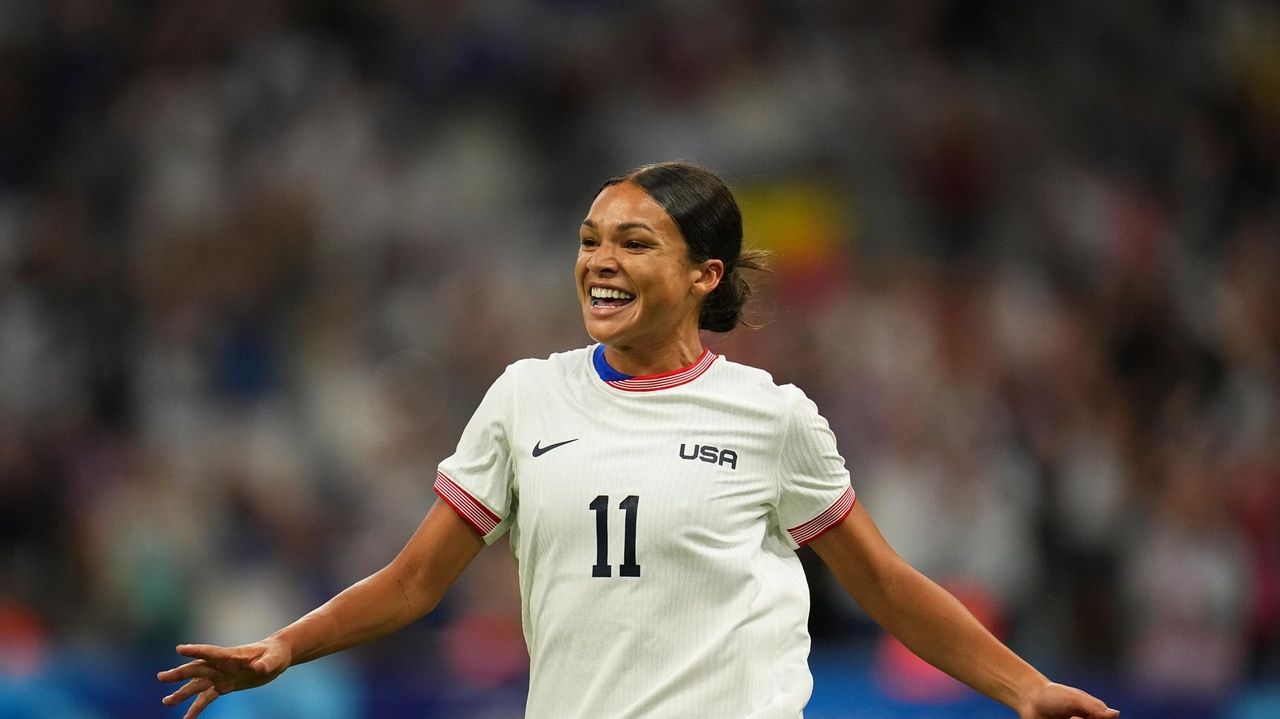 Die US-amerikanischen Frauen besiegten Deutschland bei den Olympischen Spielen mit 4:1 und Kanada besiegte Frankreich mit 2:1, inmitten des Drohnenspionageskandals.