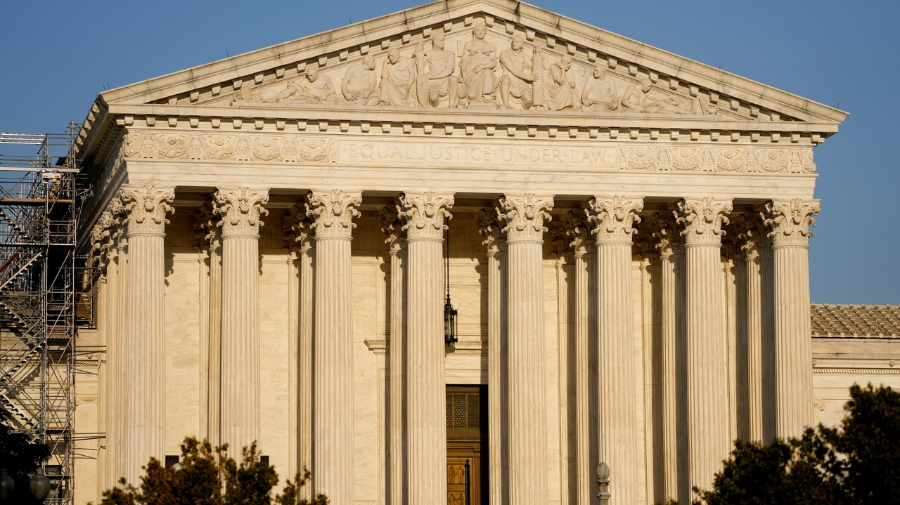 Supreme Court rules against union in labor dispute involving truck drivers and wet concrete - Vimarsana News