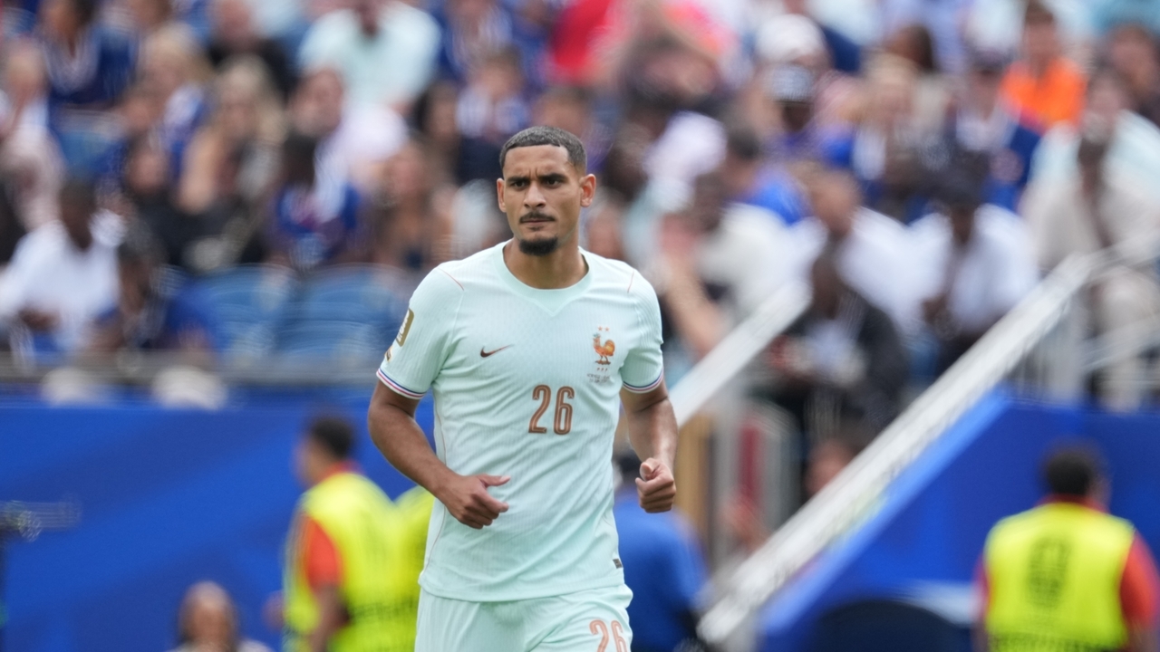 Chelsea sign France defender Maxence Lacroix from Crystal Palace