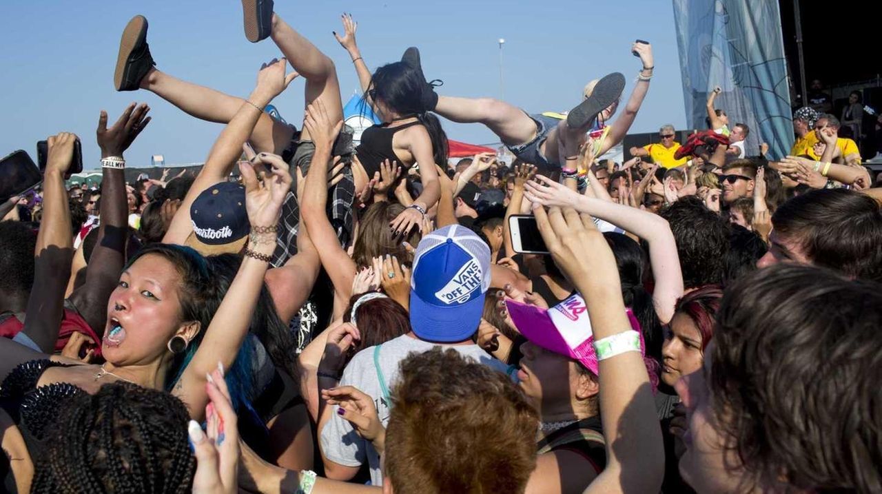 Vans Warped Tour, with New Found Glory, We The Kings and more, sets