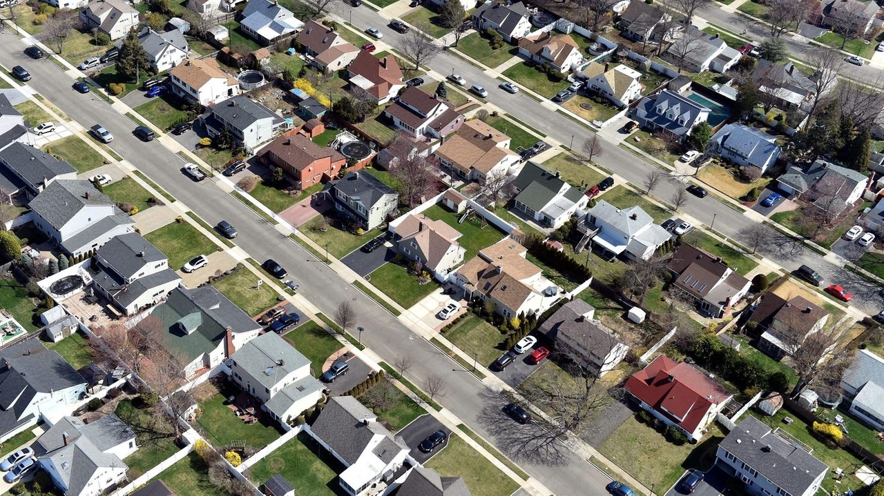 Long Island home prices set record in June; Nassau median at 720,000