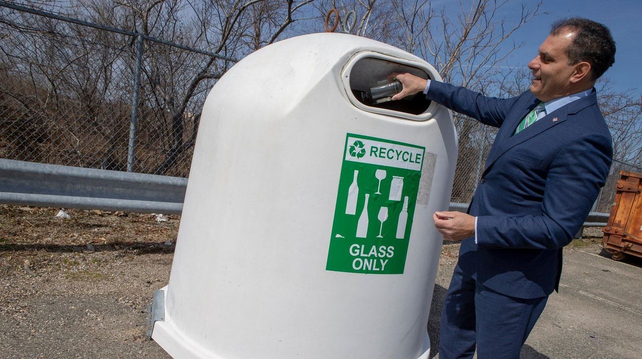 Oyster Bay Town program provides glass dropoff locations for recycling - Newsday