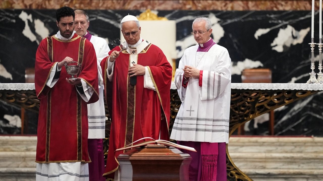 Peru's president announces that Pope Leo will visit in early November