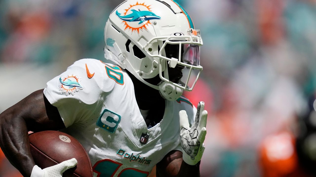 Miami Dolphins take on Buffalo Bills for AFC East supremacy