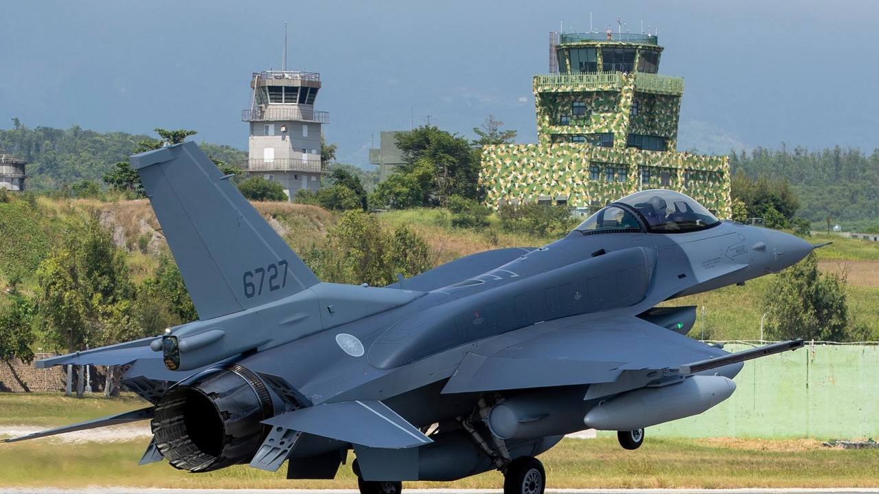 Taiwan receives 2 long-delayed US F-16Vs and awaits additional fighter ...
