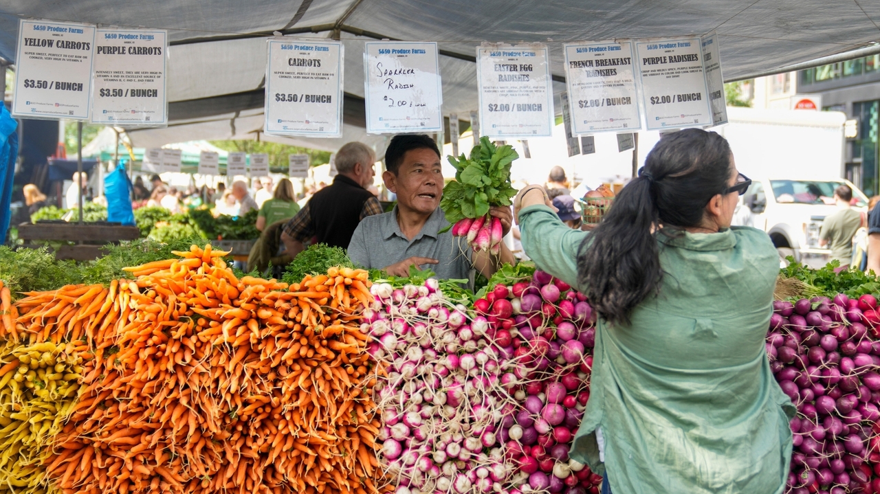 Farmers markets thrive as customers and vendors who latched on during ...