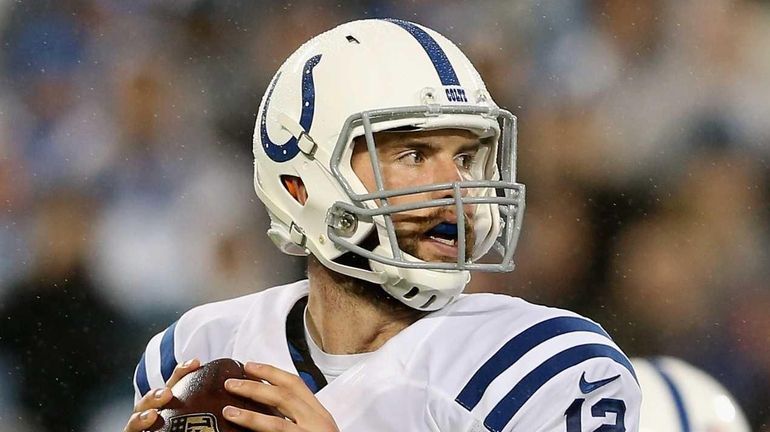 Andrew Luck signs 6-year, $140 million extension with Indianapolis