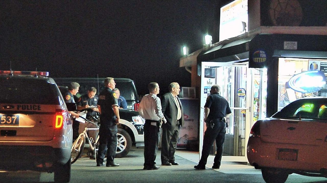North Bellport convenience store clerk beaten during robbery, police