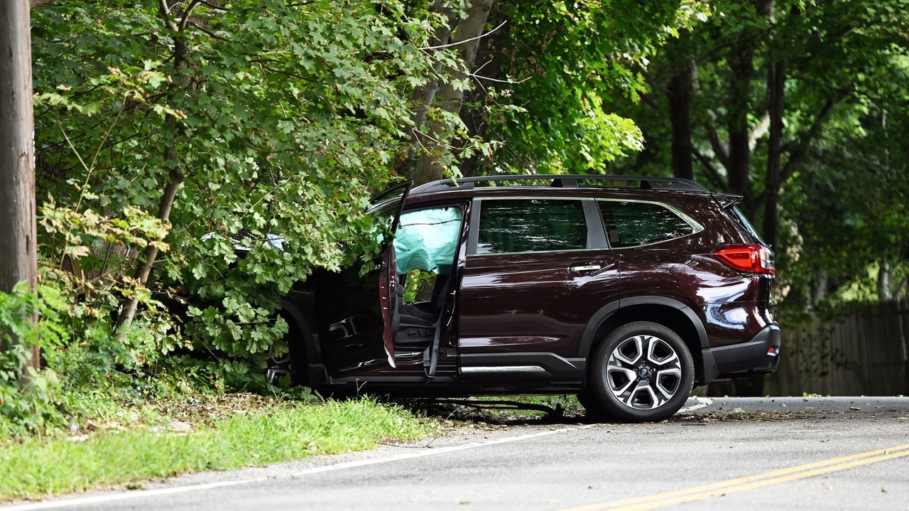 Burrs Lane crash in Dix Hills kills 86-year-old man, injures passenger, police say