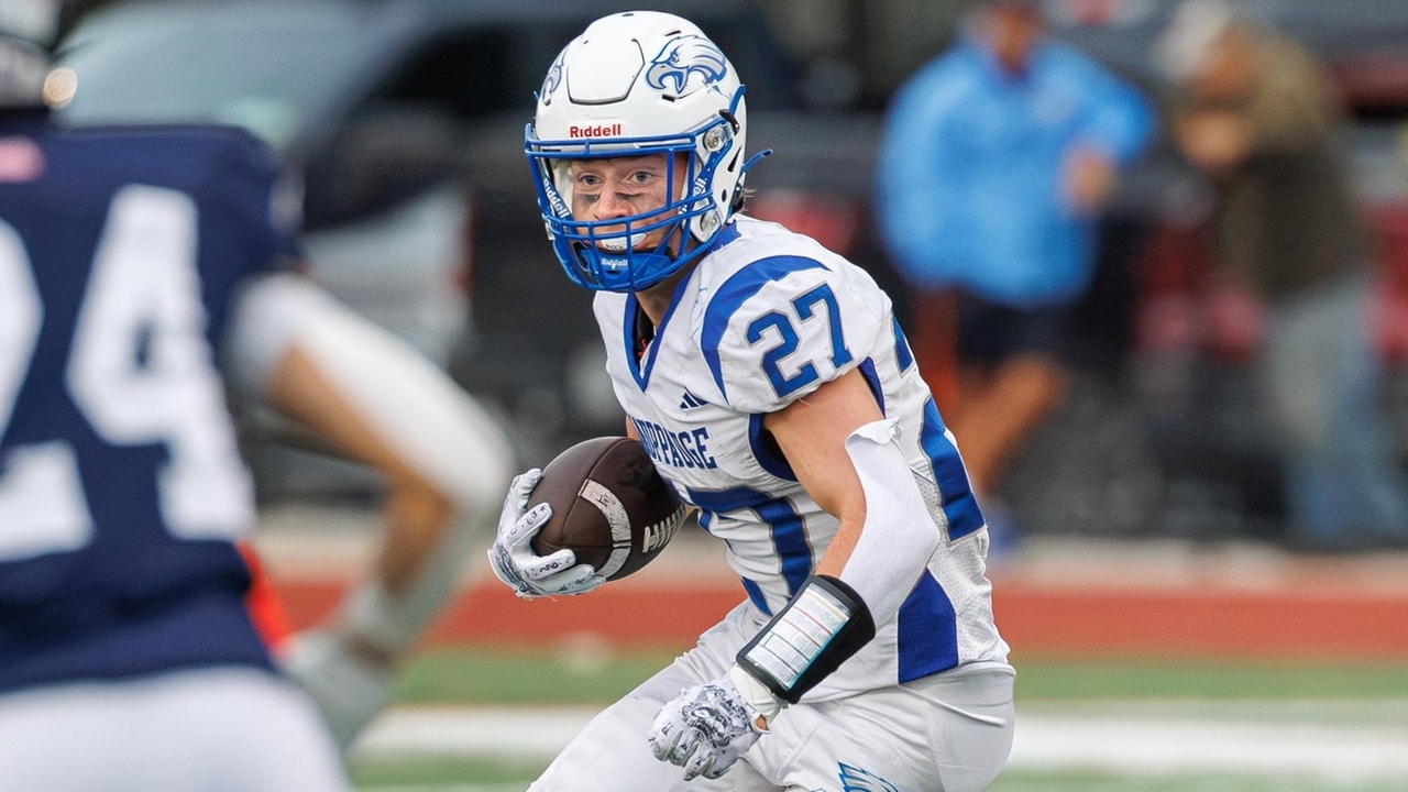 Hauppauge football's Liam O'Connor runs for 271 yards, 2 TDs in low-scoring win over Smithtown West