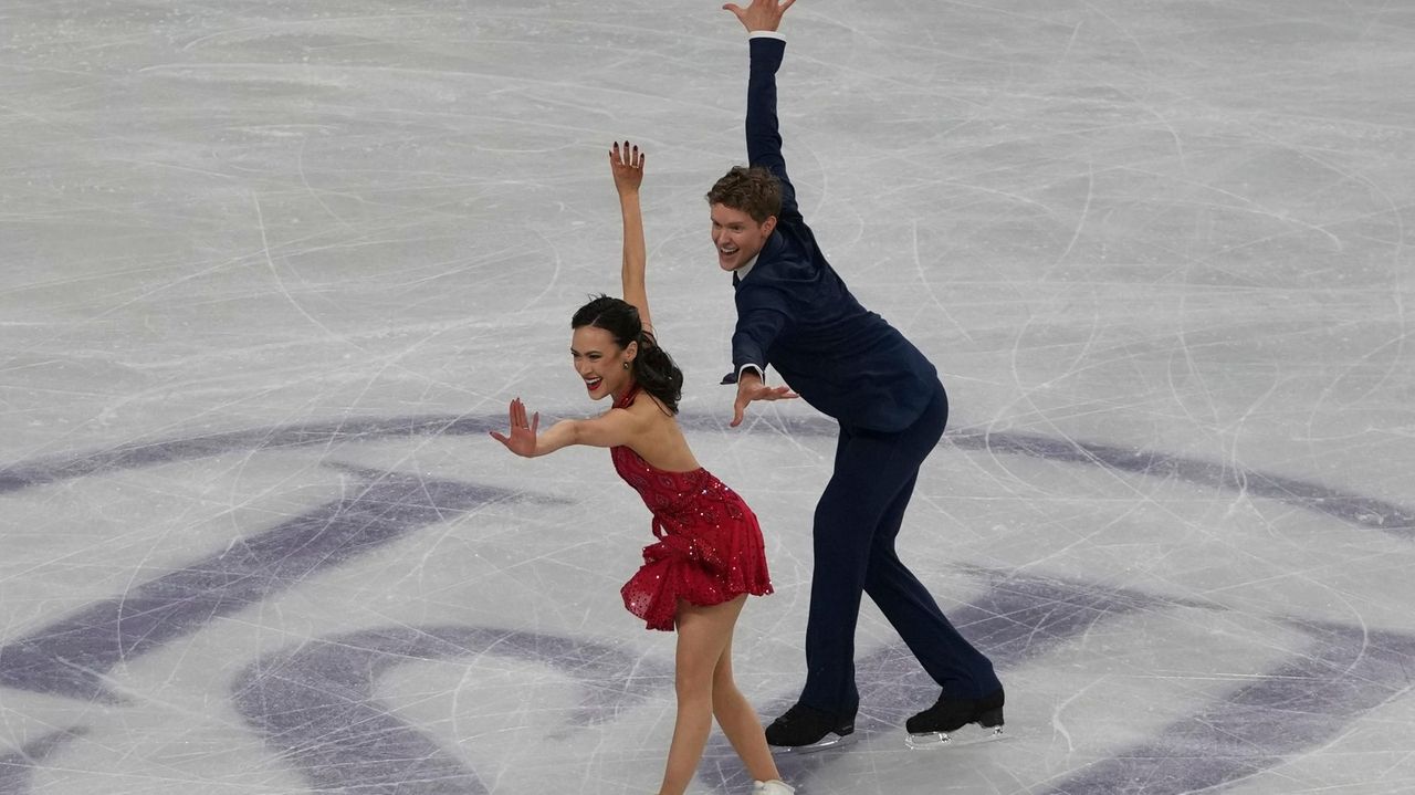 World champions Chock and Bates of the US are 2nd behind Canadian duo in Four Continents ice dance