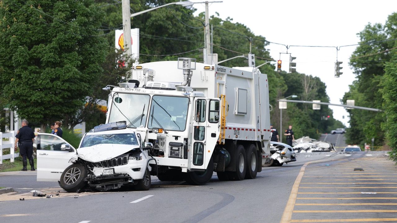 Cops Multivehicle crash with garbage truck in Hauppauge kills 24year