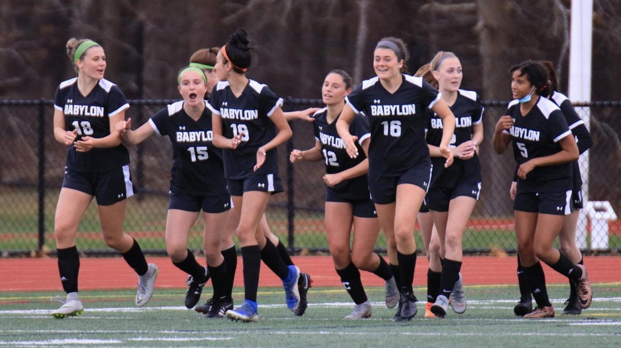 Babylon girls soccer beats Center Moriches for second straight Suffolk title Newsday