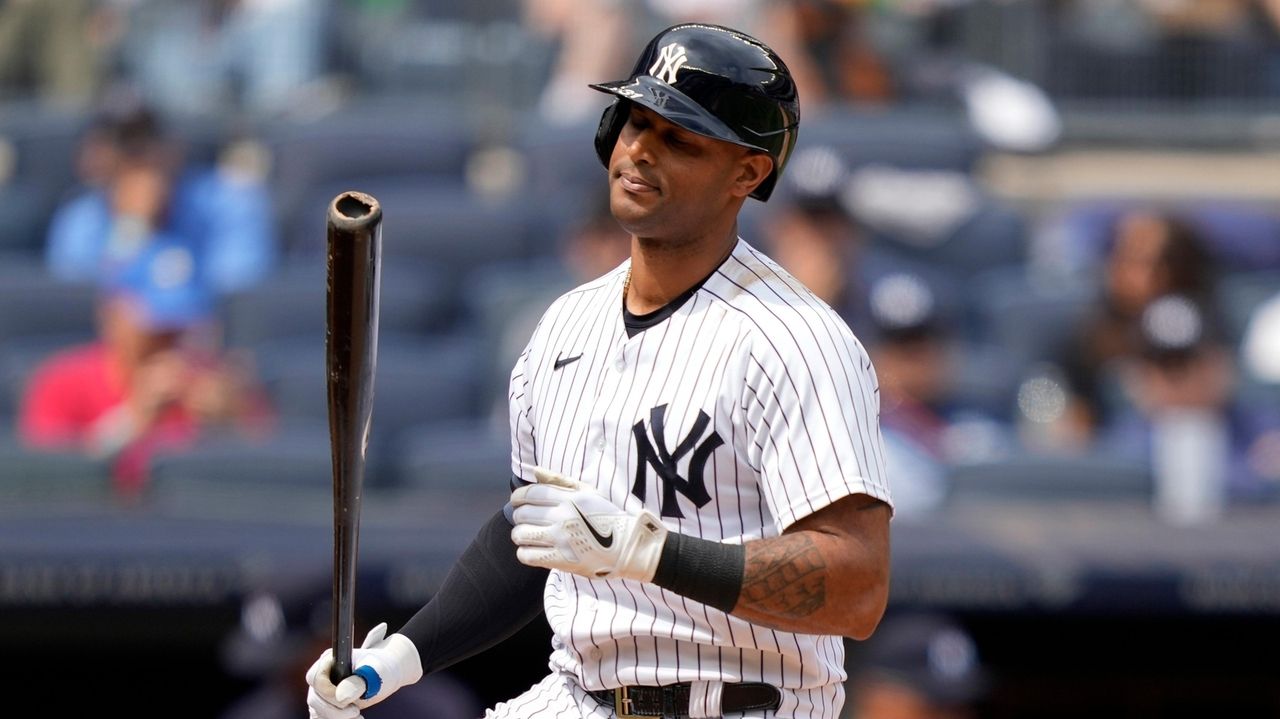 Yankees starting Aaron Hicks in left field has some benefits, for