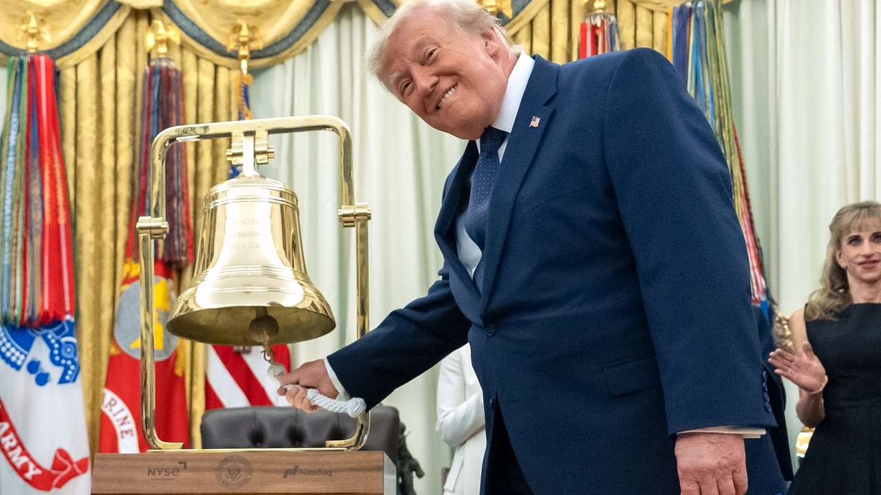 Trump promotes child investment accounts amid funding delays
