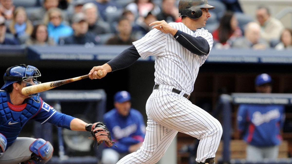 Yankees' Jorge Posada gets a chance to play second base 