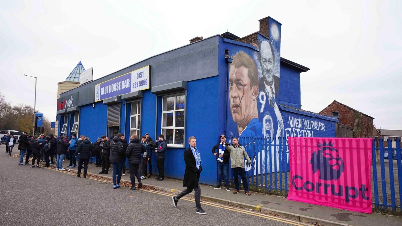 Angry Everton fans march to Goodison Park in protest at 10-point ...