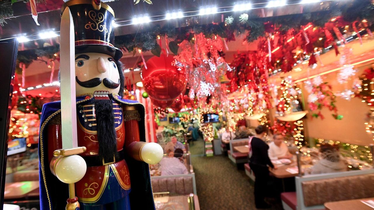 Long Island restaurants decorated for Christmas Newsday