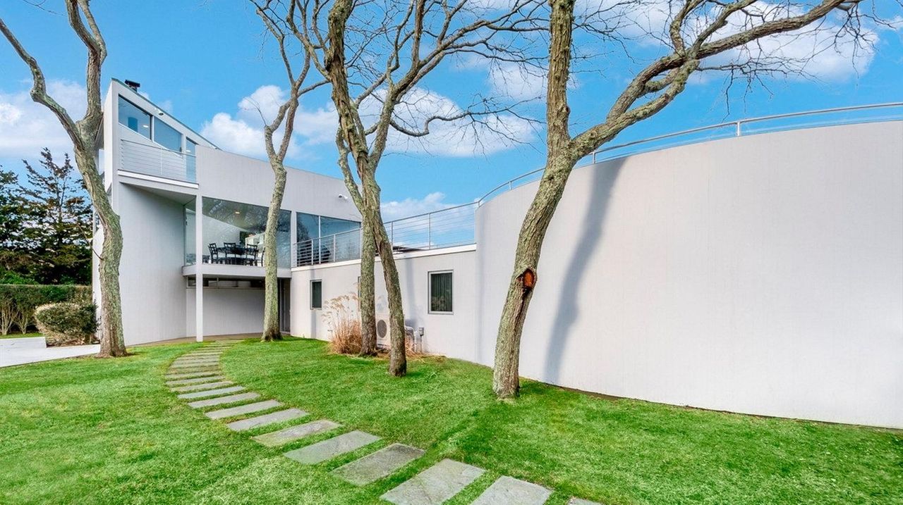 Amagansett home designed by Gwathmey listed for 5.995M Newsday