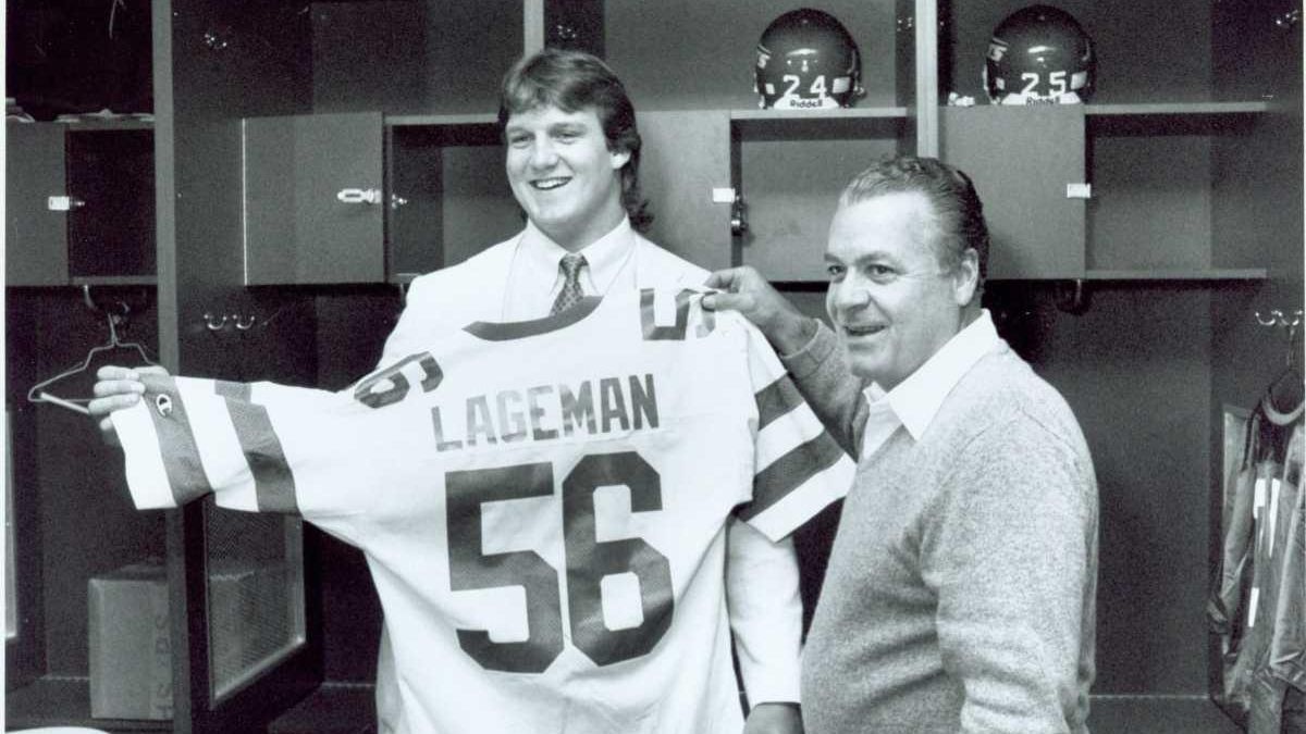 Defensive end Jeff Lageman of the New York Jets looks on from the News  Photo - Getty Images