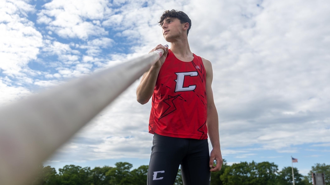 Connetquot's Alex Molter sets Suffolk record in pole vault at track and field county championships