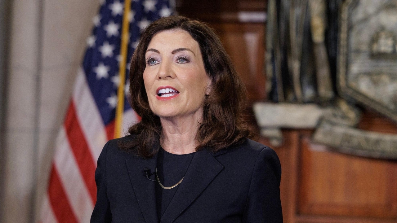 Hochul: State won't force counties to accept migrants; Adams earlier had sought shelters on LI, elsewhere - Vimarsana News