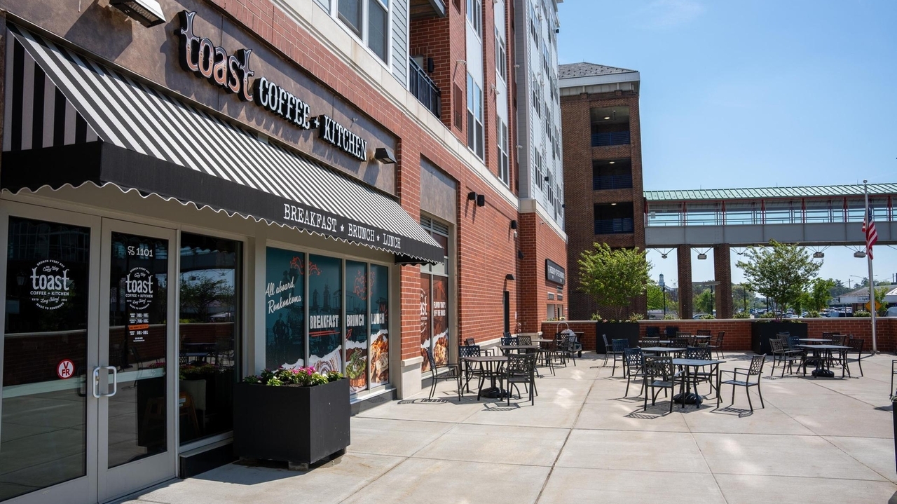 Station Yards eateries hit with drop in business amid LIRR strike