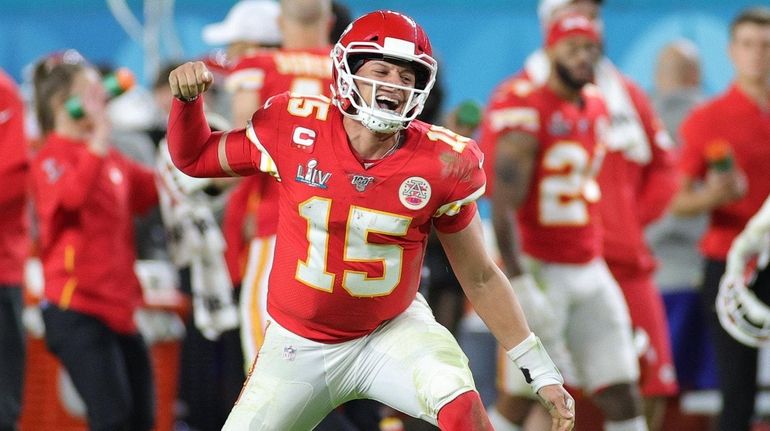 2020 Super Bowl score: Patrick Mahomes leads Chiefs to late comeback win  over 49ers in thrilling game 