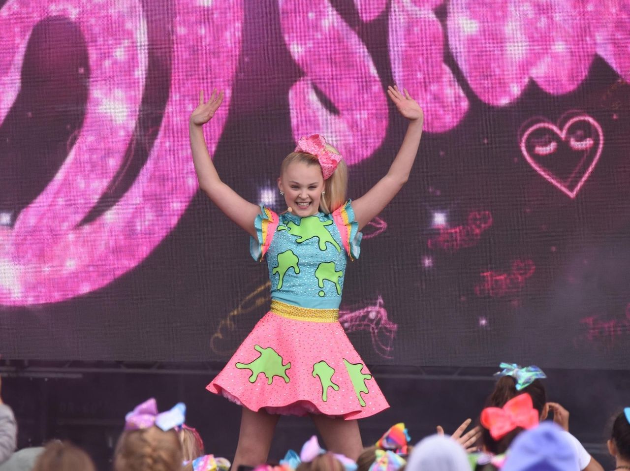 Free dance sessions at Medford Park for JoJo Siwa, Disney fans - Newsday