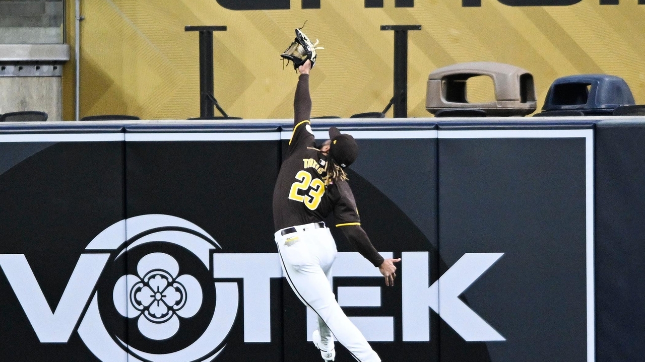 Fernando Tatis Jr. is already flashing his platinum leather for