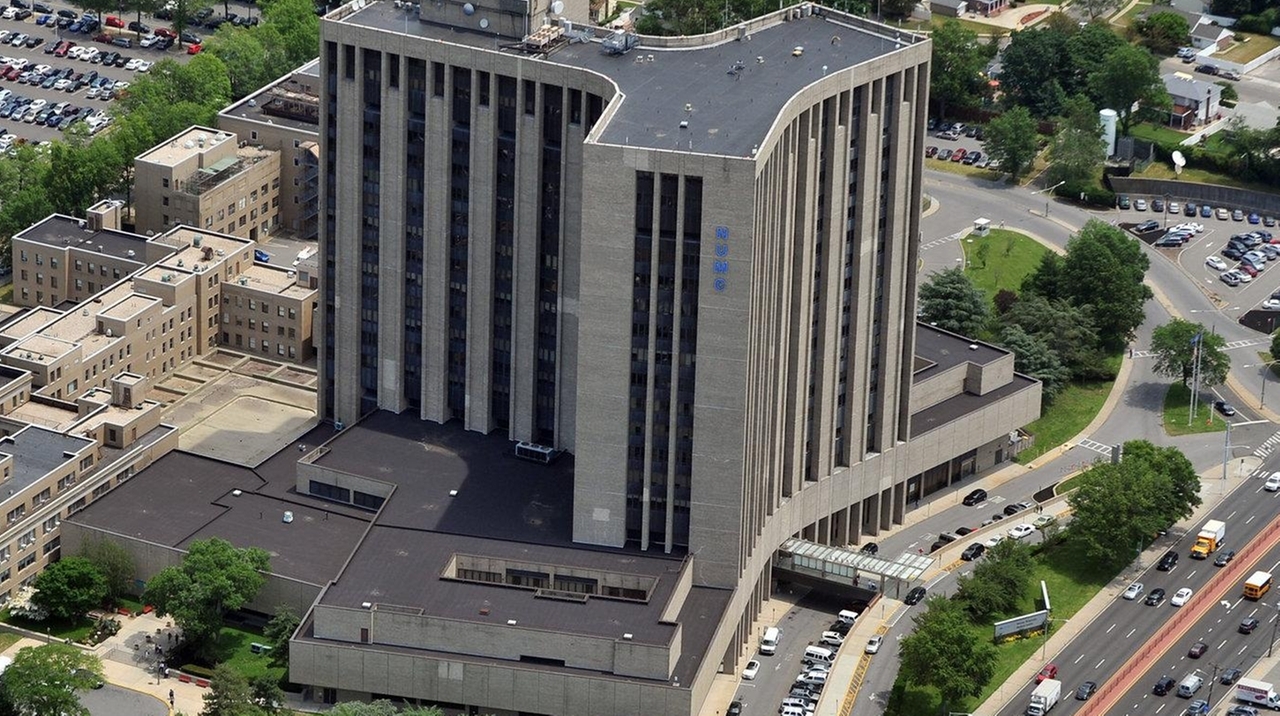 Nassau University Medical Center to allow metal badges for security ...