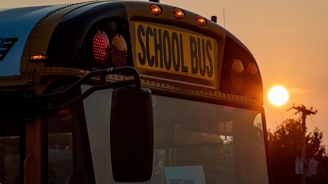 Kentucky school district rushes to fix bus route snarl that canceled classes and outraged parents - Vimarsana News