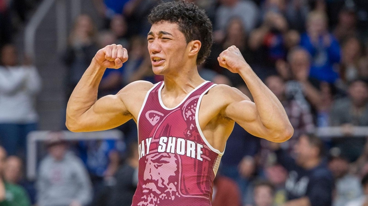 Bay Shore's Elijah Rivera wins state title at 106 pounds - Newsday