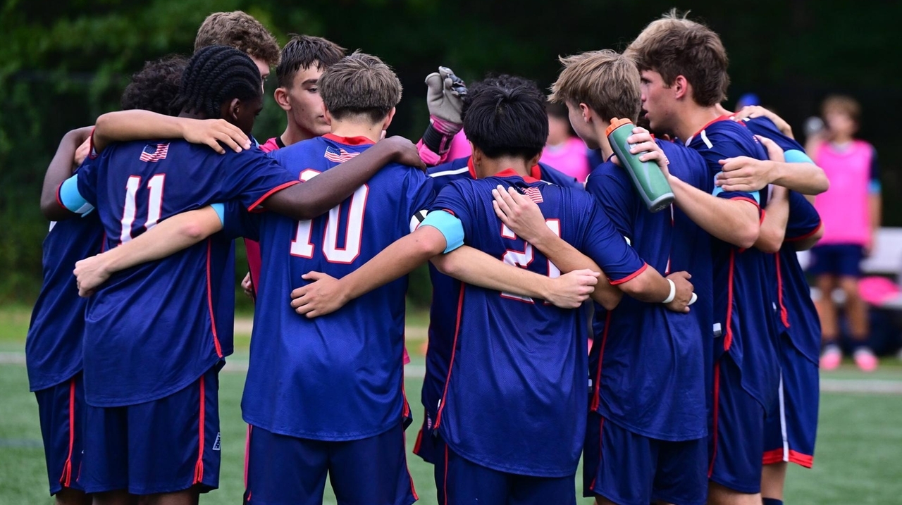 Mount Sinai's Jack Thomas scores winning goal against MIller Place